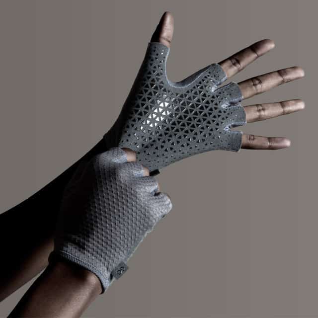 Gloves That Grip The Go Wheelchair & Help Self Propulsion in the Wet
